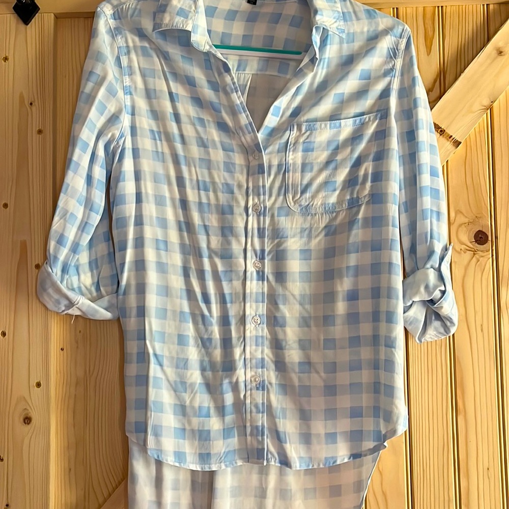 Gingham button down 💙🤍 - Picture 1 of 4